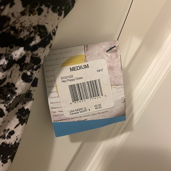 NWT Volcom Hey Poppy Dress Medium - Picture 4 of 4